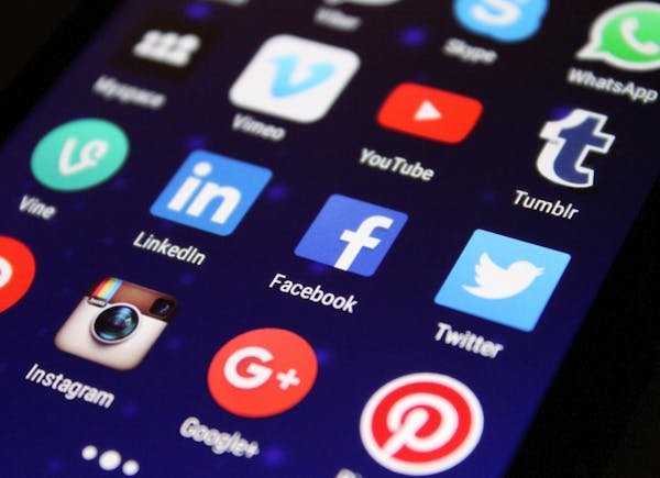 Achetez des abonnés, likes et vues pour réussir en ligne